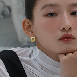 项链;耳钉;耳扣