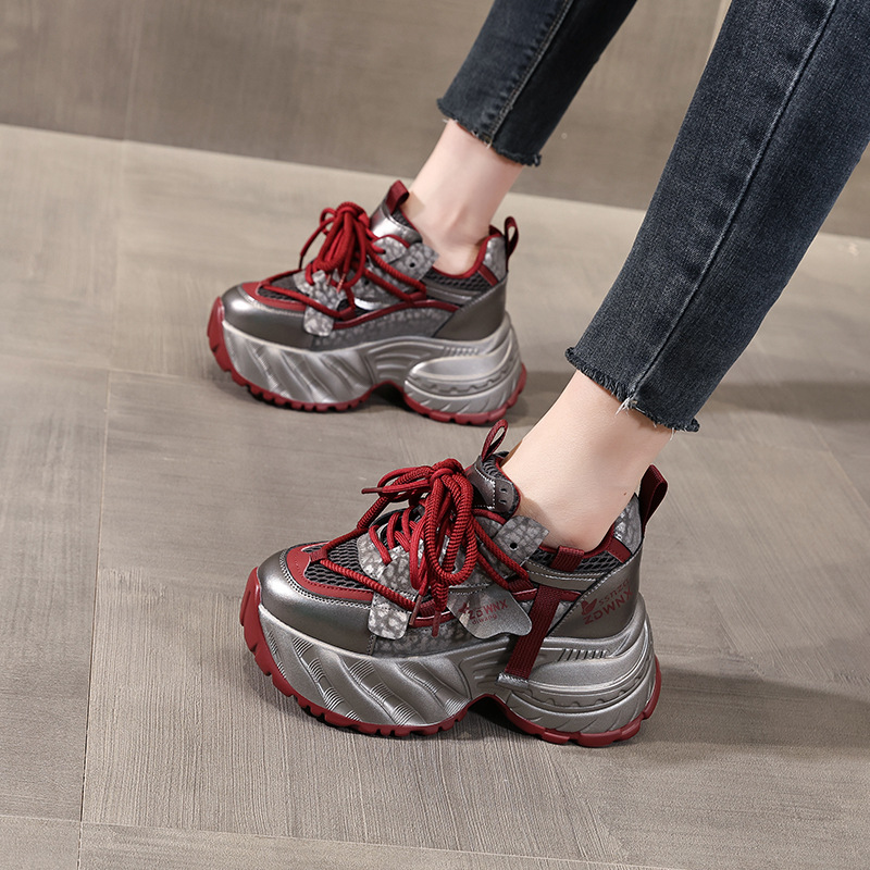Giày sneaker nữ đế xuồng trắng thời trang, đế dày tăng chiều cao 9.5 cm — màu be
