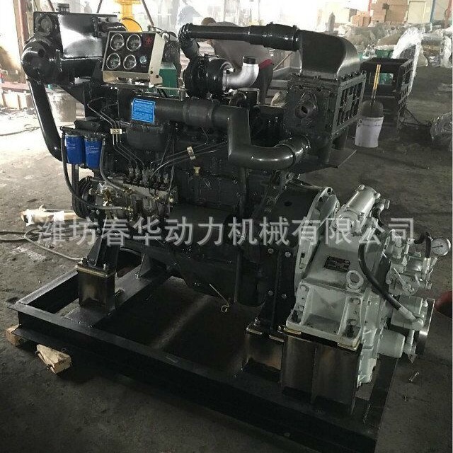 潍柴系列154KW船用柴油机 配前进HC138齿轮箱和海淡水交换器