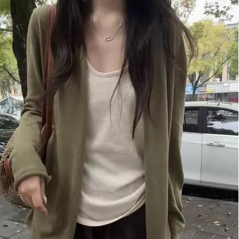慵懒风绿色针织开衫女秋季新款软糯宽松百搭长袖松弛感外套上衣服