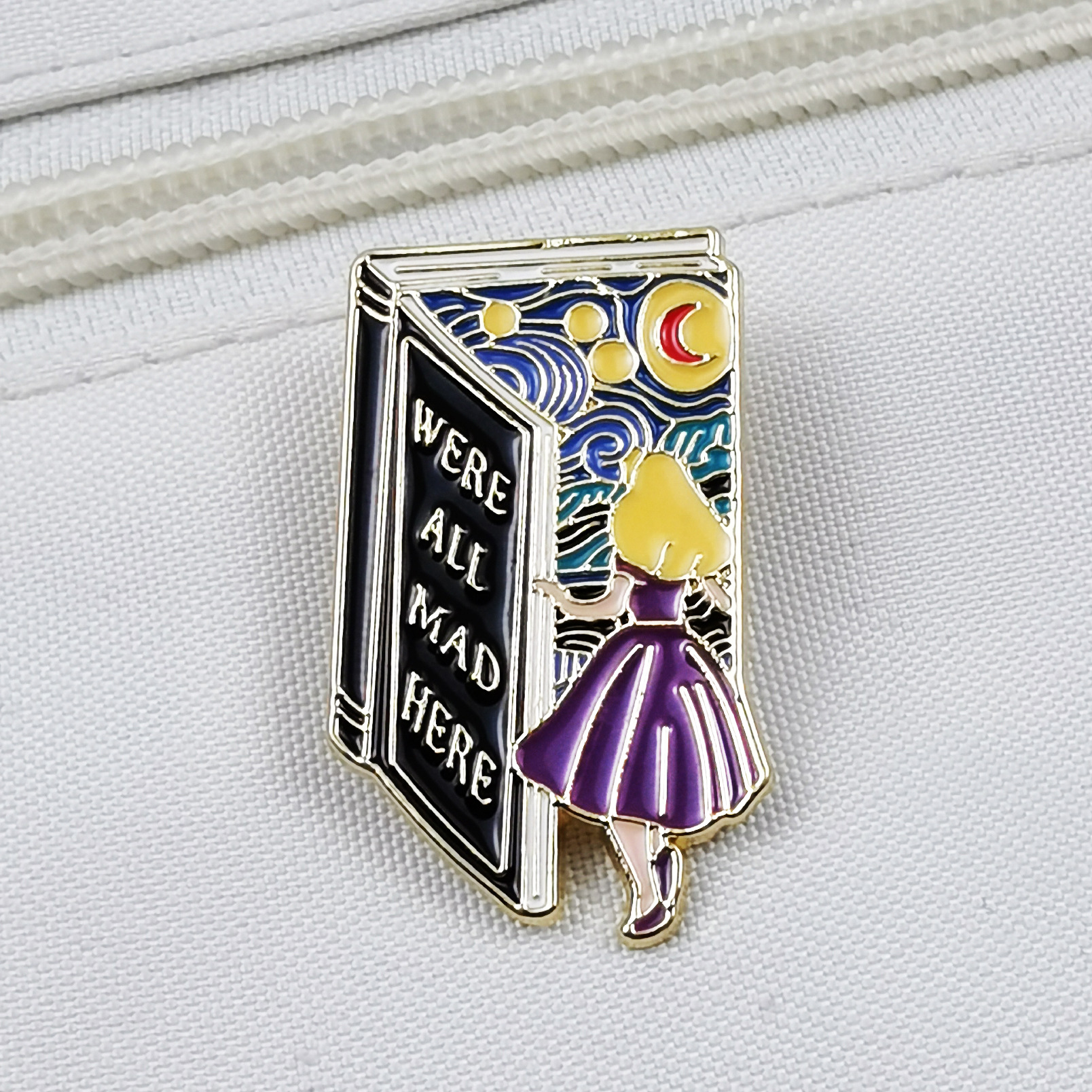 Estrella europea y americana Noche de luna y princesa Broche de aleación Diseño de aceite de gota Adornos geométricos de dibujos animados Insignia de vestir Pin de cuello