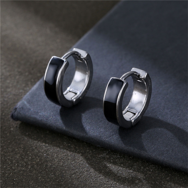 European and American cross-border new stainless steel earrings high-grade semi-black semi-white ear buckle personality trendy men hip hop style ear bone clip