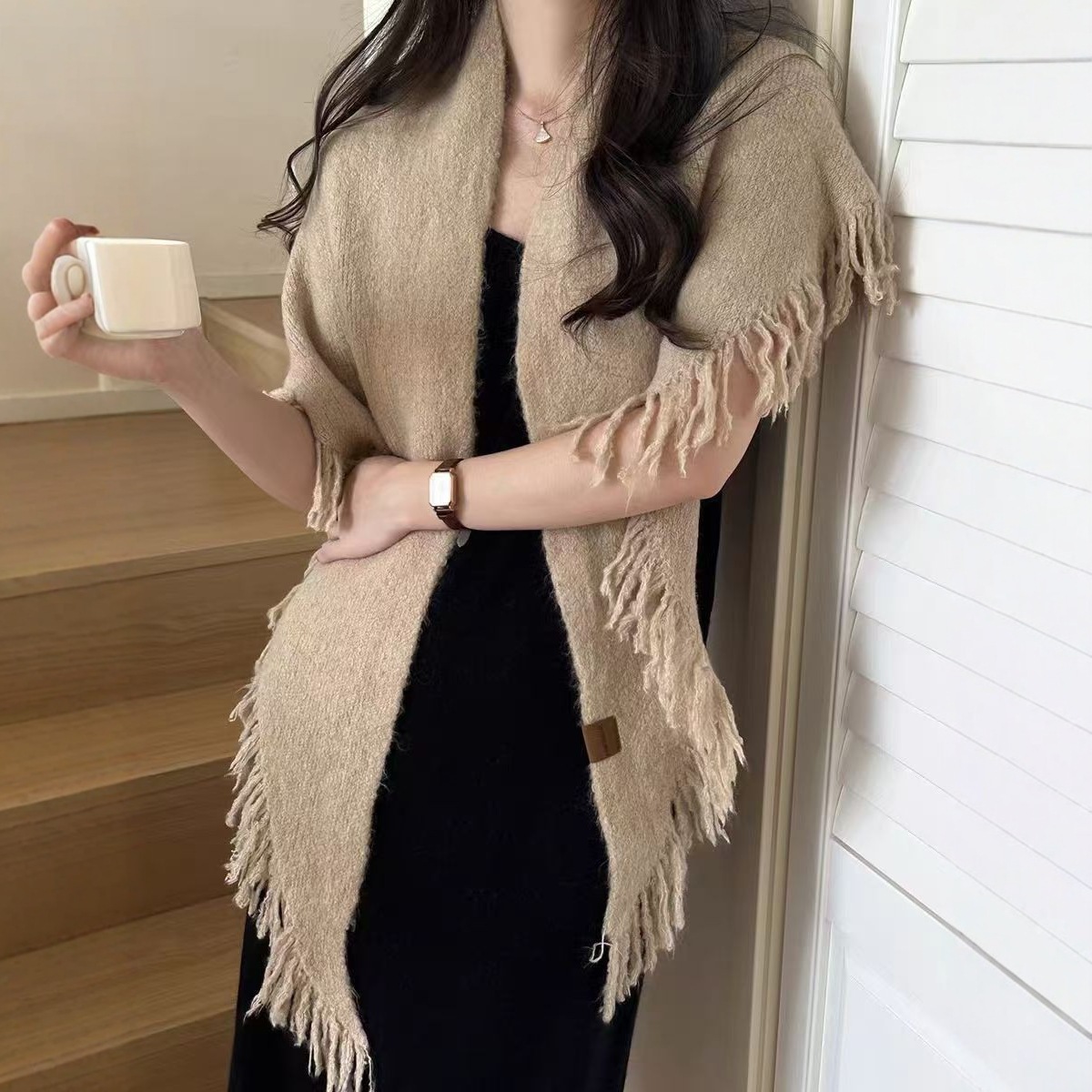 秋冬休闲欧美含羊毛流苏三角巾外搭围巾披肩小众女保暖感设计批发