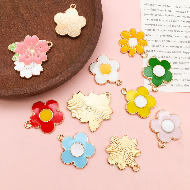 4g Weight Pendant Jewelry Making Type 19 * 21mm, 20*22MM, 25*25mm Jewelry Making Size DIY Jewelry Accessories Classification 1 Piece Quantity Alloy Material Flower Pattern Polished Finish Enamel Design Cartoon Style, Sweet Style 1 Piece 19 * 21mm 20*22MM 25*25mm Alloy Flower Polished Pendant 1