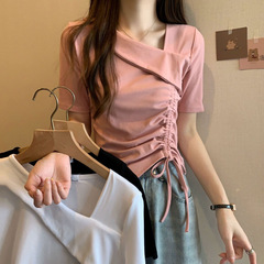 卸売りの大きいサイズの婦人服の不規則なタックの上着の太っているMM2025夏の新型のvネックの修身はやせている半袖のtシャツを現します。