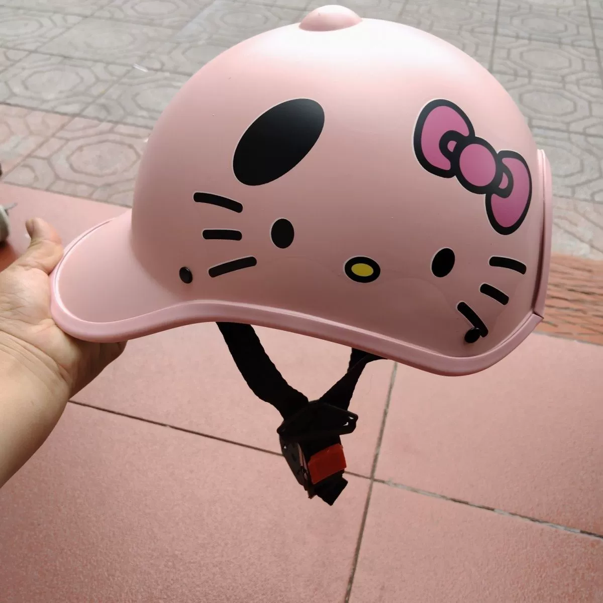 Обхват головы 58 см, импортирован из Вьетнама, мотоциклетный шлем с хвостиком, электромобиль с утконосом, сверхлегкая женская модель, мультяшный хвостик.