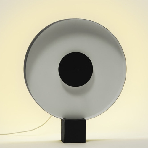 Modern minimalist creative living room table lamp Nordic light luxury hotel office model room study bedroom lamp