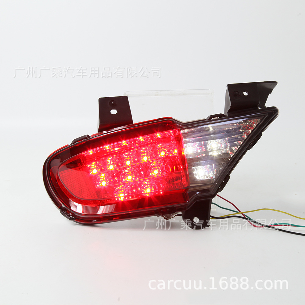 Aplicable a la luz del parachoques trasero Mitsubishi Pajero Jinchang 11-16 [carcasa roja]