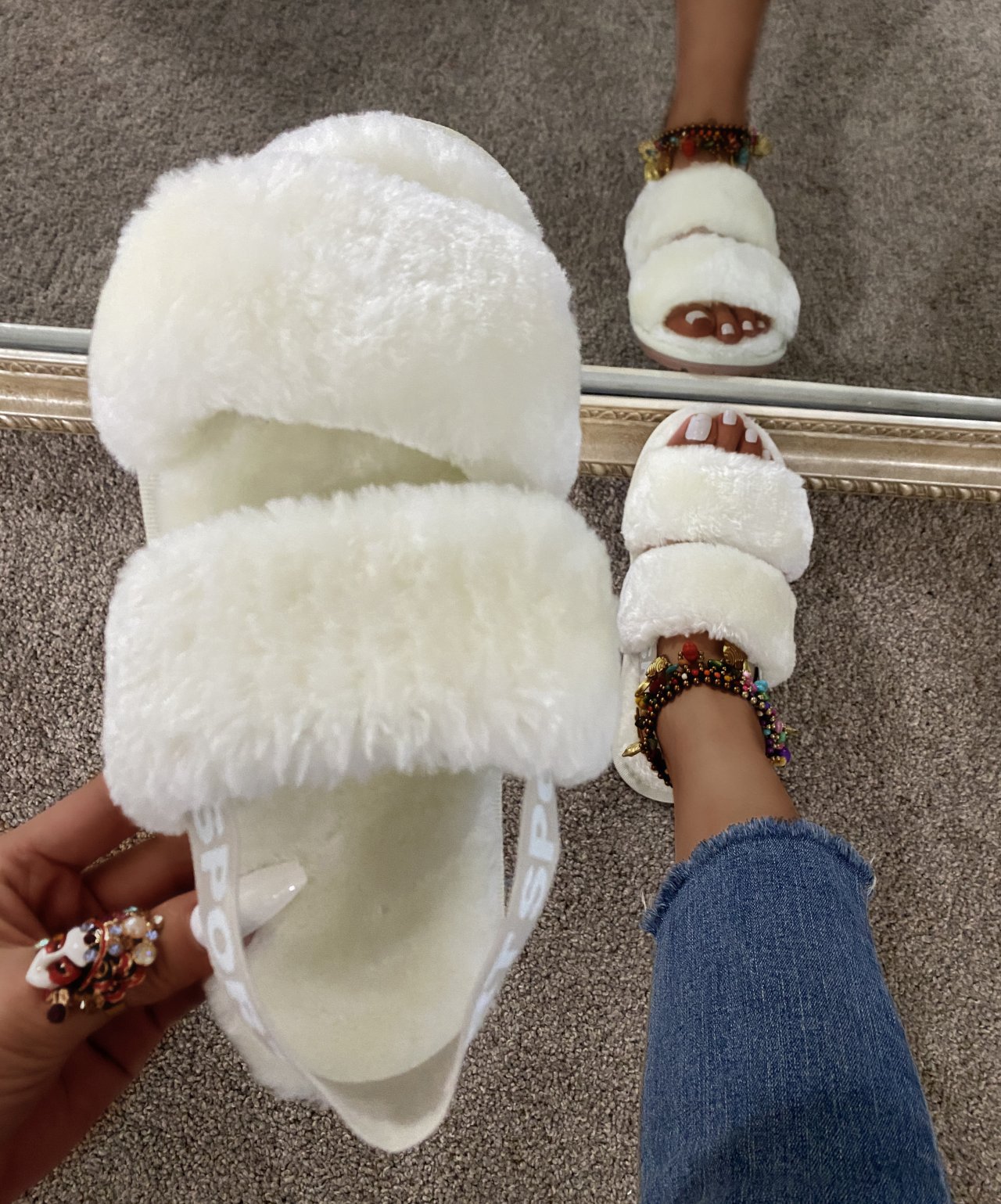 Women's Streetwear Color Block Round Toe Plush Slippers display picture 11