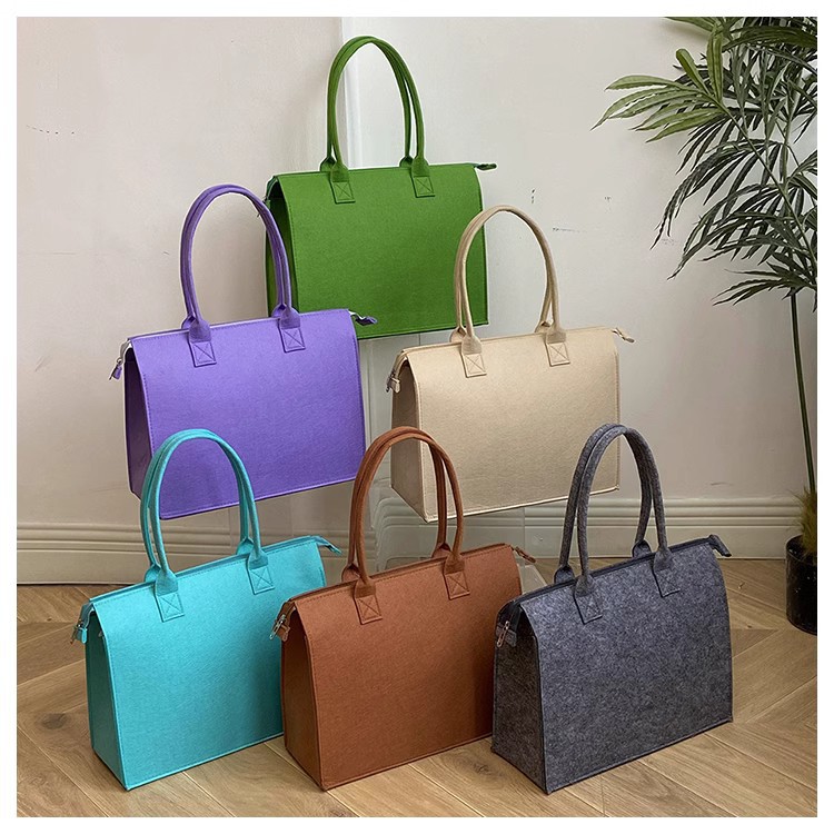 Storage bag for traveling with zipper