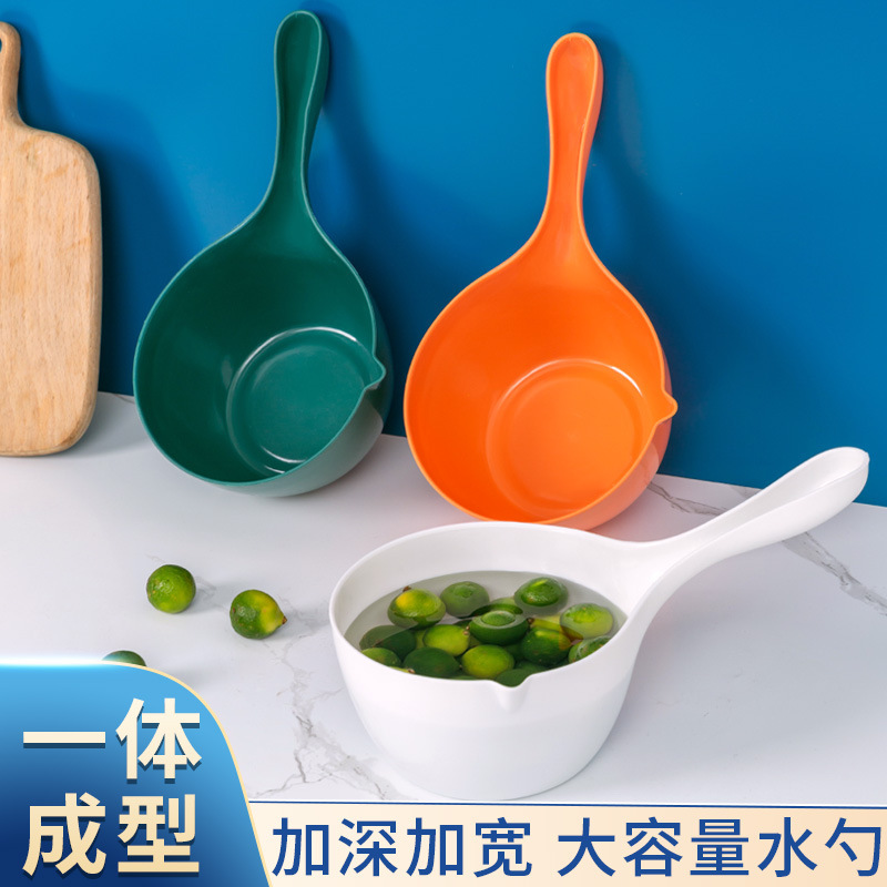 Thickened Plastic Water Ladle with Long Handle for Kitchen, Bathing, and Children's Use