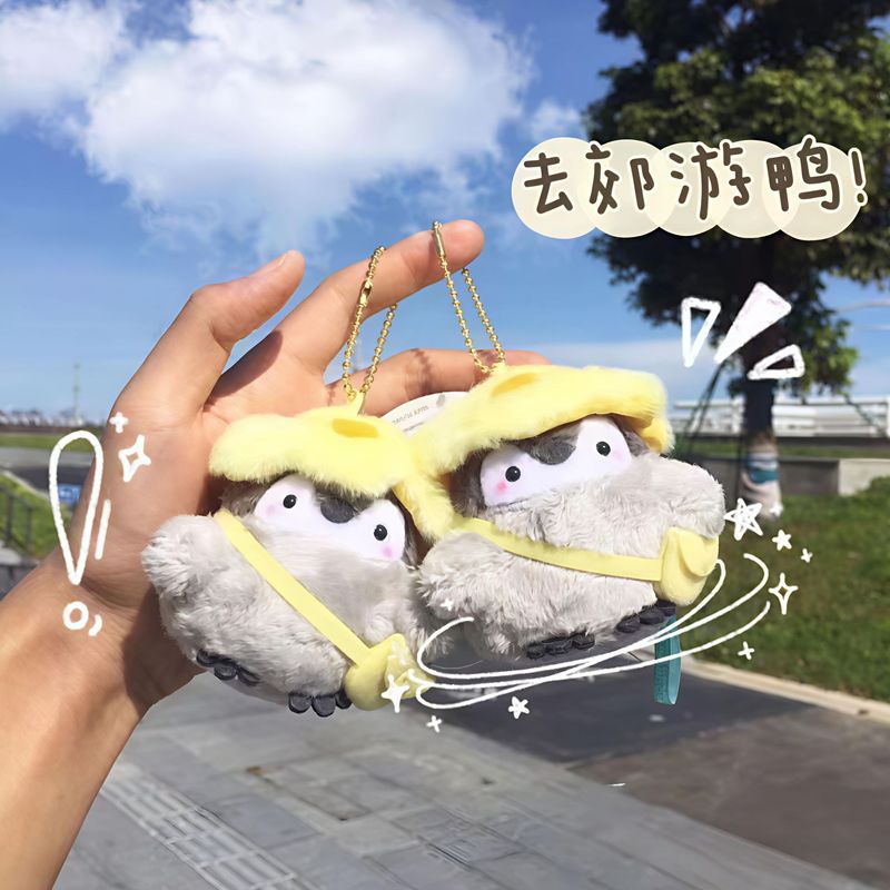 かわいいアニメ旅行ペンギンのリュックサックは子供のキーホルダーのぬいぐるみのプレゼントを掛けます。|undefined