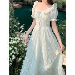 フランス式のファッションの甘いワンピースの女性の夏の新型の泡の袖の花は腰を収めてやせている高級感の気質のスカートを現します。