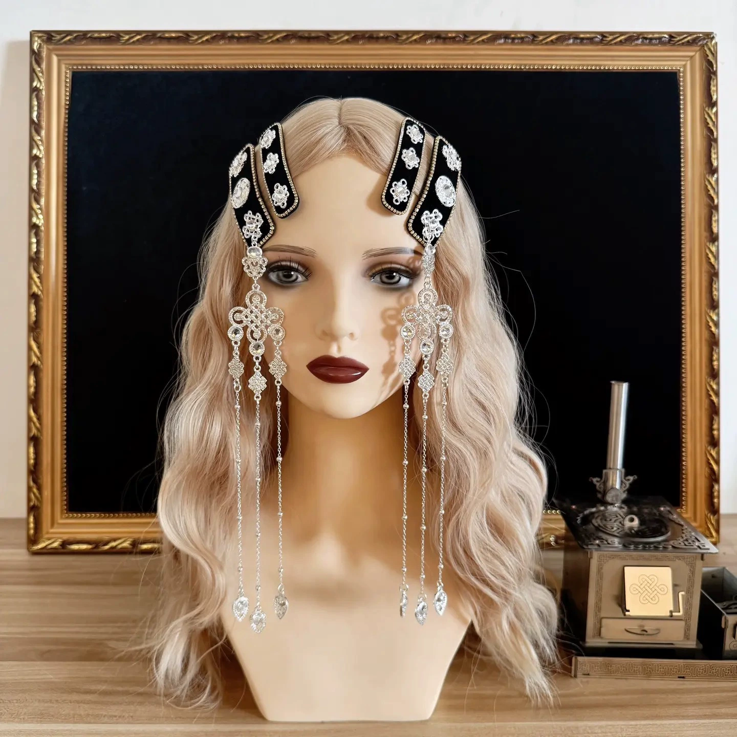 Оригинальный монгольский национальный стиль с длинными кисточками