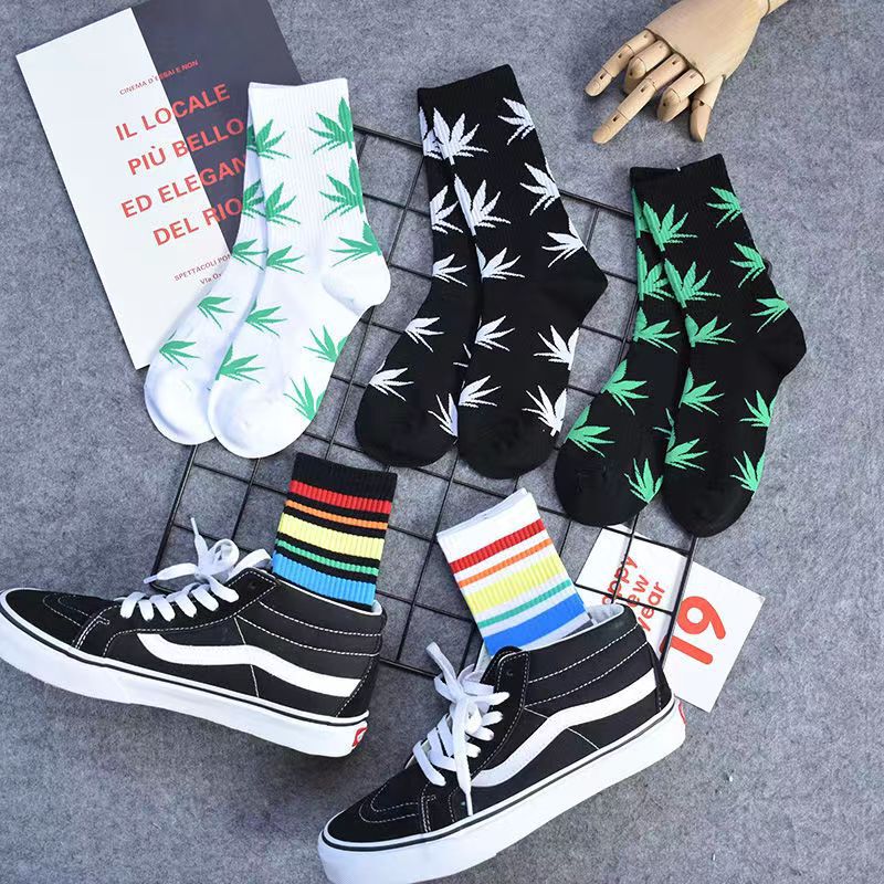 Colorful Maple Leaf Socks for Men and Women, Hip-Hop Trendy Sports Mid-Calf High-Top Long Socks, Antibacterial and Sweat-Absorbent, Couple Style Colorful Maple Leaf Socks for Men and Women, Hip-Hop Trendy Sports Mid-Calf High-Top Long Socks, Antibacterial and Sweat-Absorbent, Couple Style