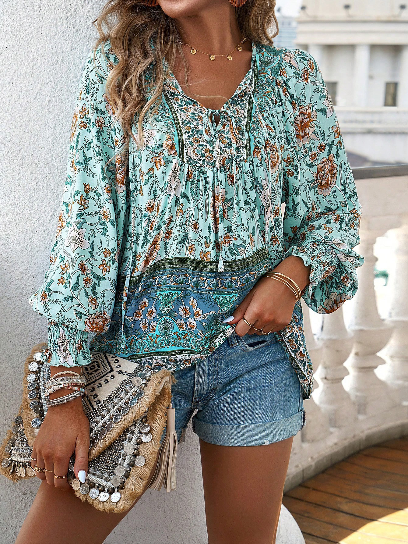 Elegante Florale Damenbluse Mit Bindedetail Und V-ausschnitt_voghion.com