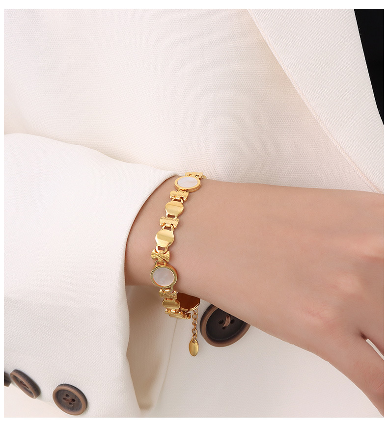 Fashion Titanium Steel Plated 18k Gold T-shaped Small Flower Round White Sea Shell Bracelet display picture 3