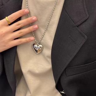 Metal big love necklace women's long sweet and cool hot girl style niche simple stacked three-dimensional peach heart necklace jewelry