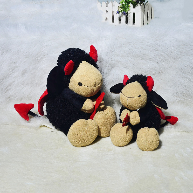 Comercio exterior feo lindo diablo ovejas muñeca de peluche de juguete regalo de Halloween divertido muñeca Decoración Accesorios de la diversión al por mayor