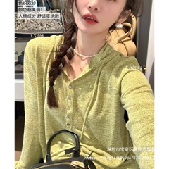 キキは2025春の新商品の色編みの双紗を描いて帽子の長袖のtシャツの女性のゆったりしているレジャーの垂れ下がっているニットの服を結びます。