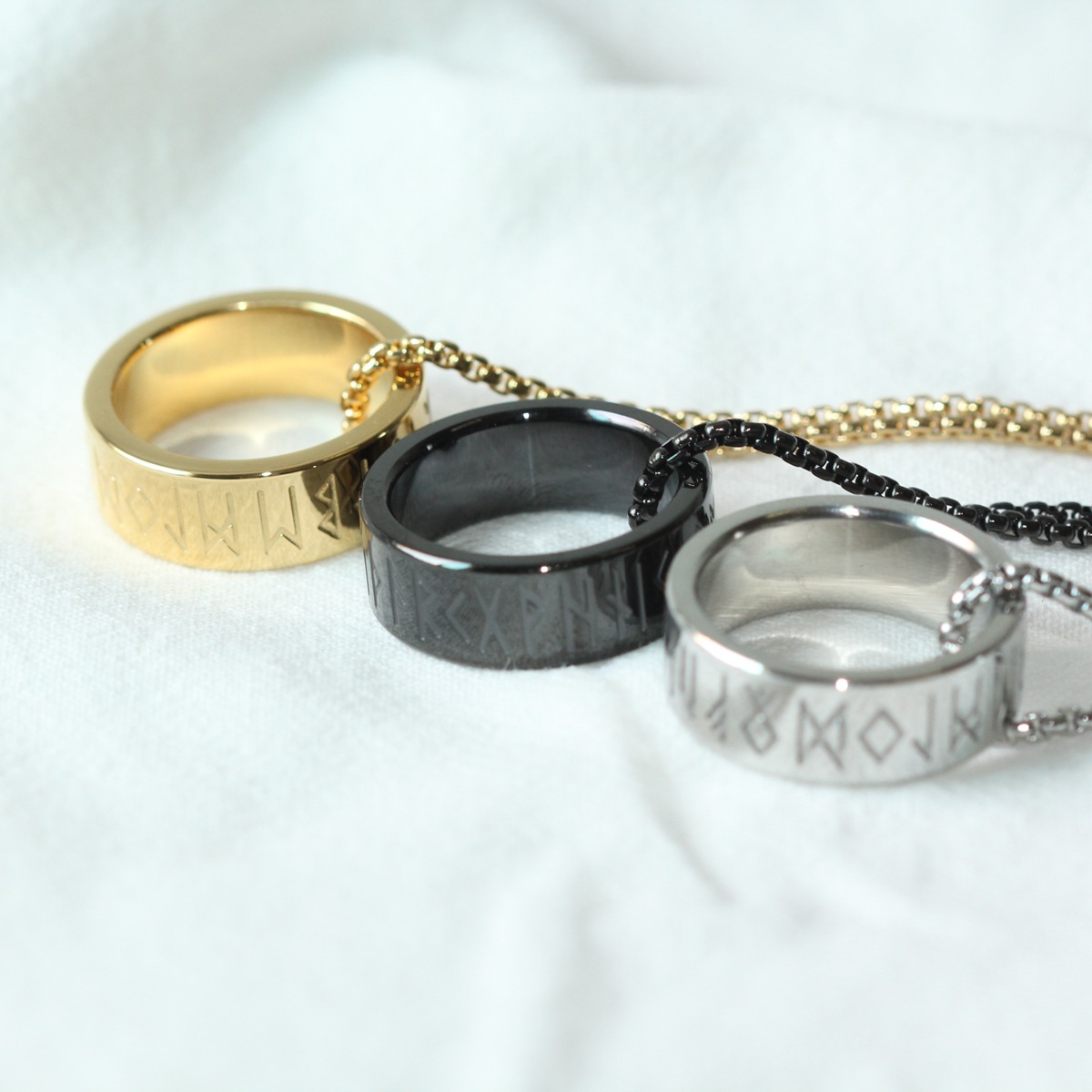 Holiday, Street Occasion 304 Stainless Steel Material Basic Circle 304 Stainless Steel Plating Gold Plated PVD Coated Men'S Pendant Necklace Men Pendant Necklaces