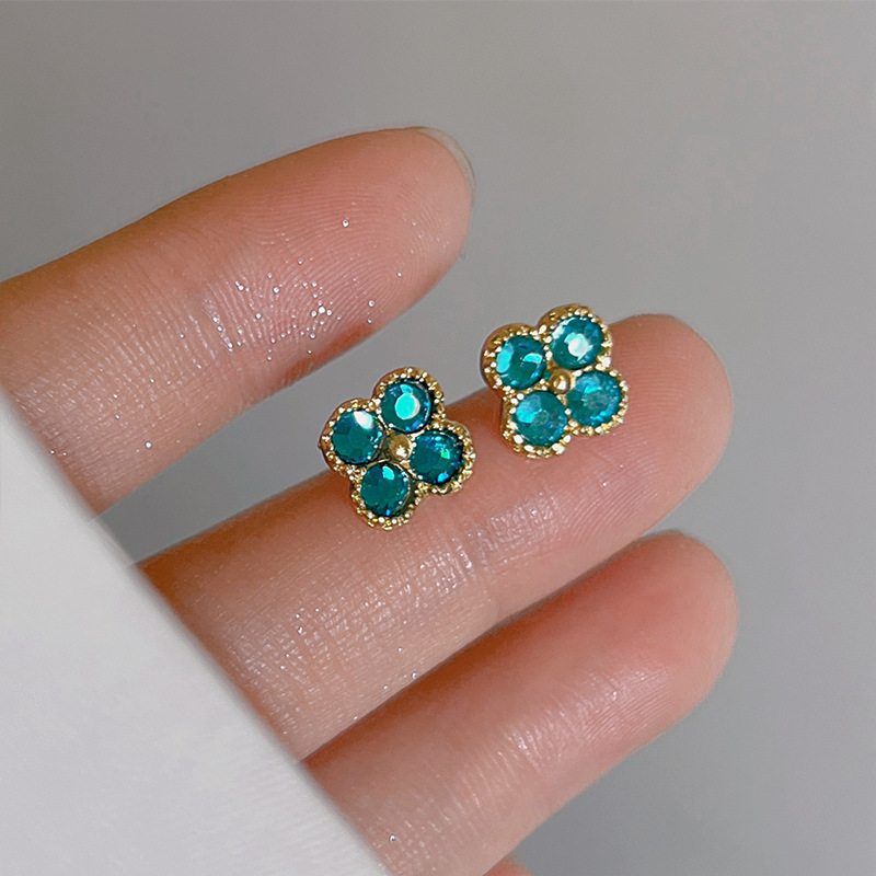 Anillo de metal francés aretes de anillo simple aretes de aretes nuevos estilos de estilo estilo estilo estilo de diseño de nicho temperamento único aretes de mujer cara pequeña