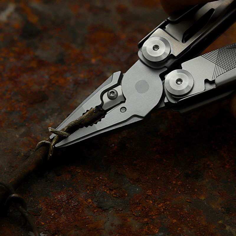 鸿丰跨境热销 多功能钳不锈钢多用扳手应急救援折叠组合工具