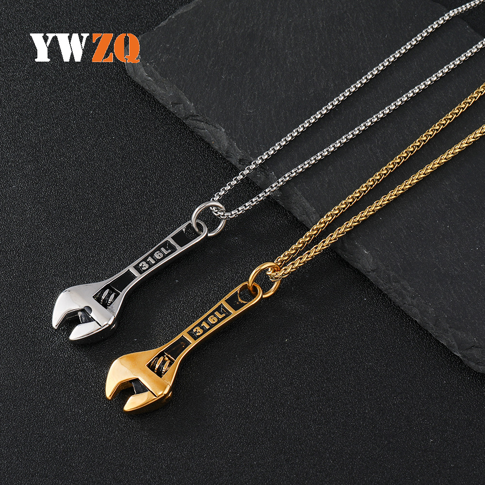 Collana con ciondolo personalizzato Hip Hop in acciaio inossidabile con piccola chiave inglese in titanio_voghion.com