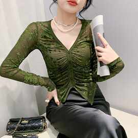 欧货2024秋V领拼接网纱烧花纽扣长袖t恤女时尚皱褶修身打底衫潮
