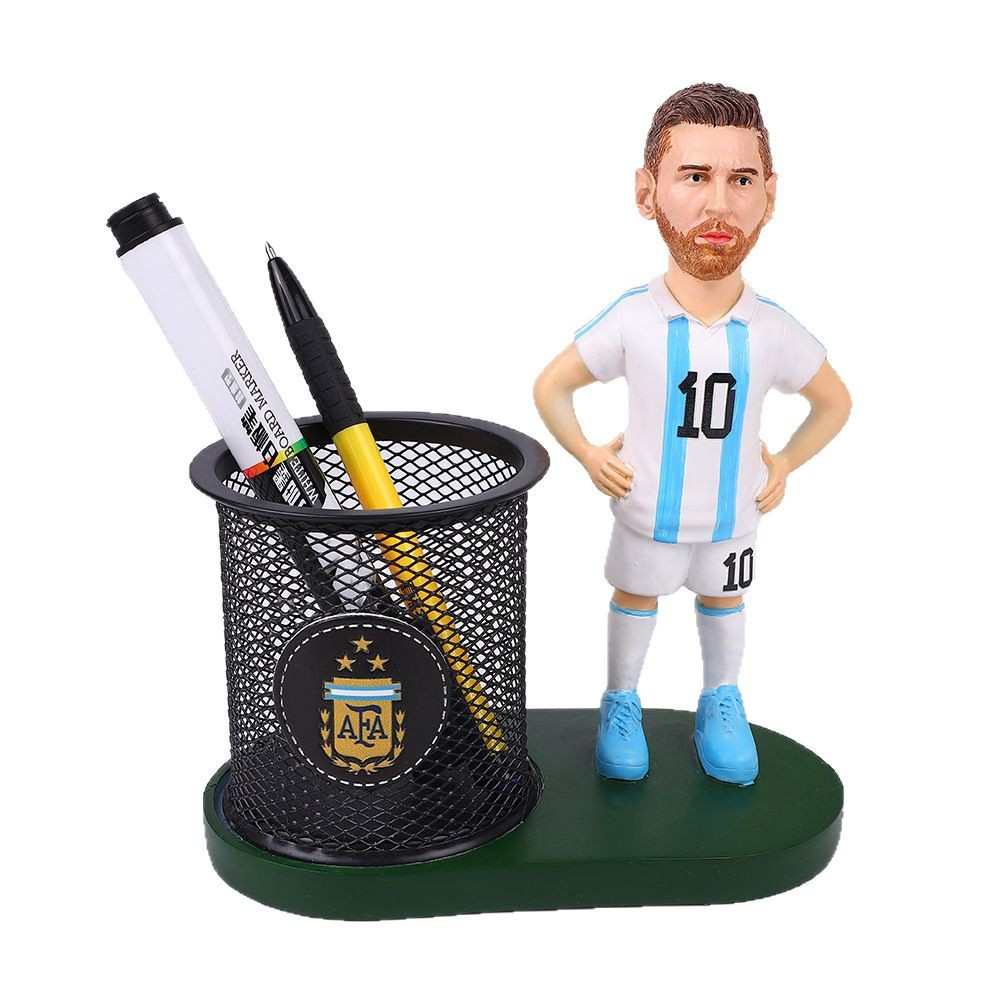Regalo del día del niño Artesanía de resina Mbappesi C Luo Adornos Portalápices de fútbol Papelería