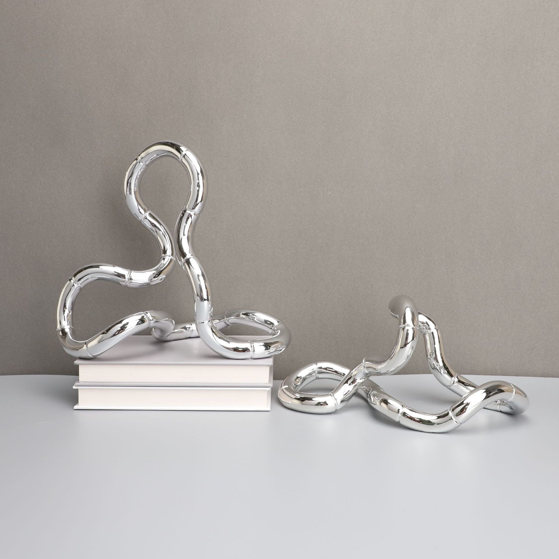 现代简约轻奢莫比乌丝环创意工艺品家居客厅电视柜家居装饰品摆件