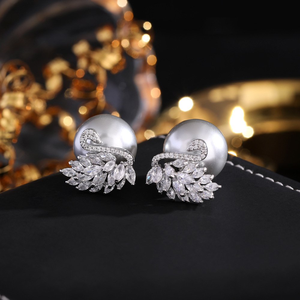 S925銀針+白K電鍍天鵝滿鑽鋯石珍珠耳釘輕奢高級感耳飾新款時尚個