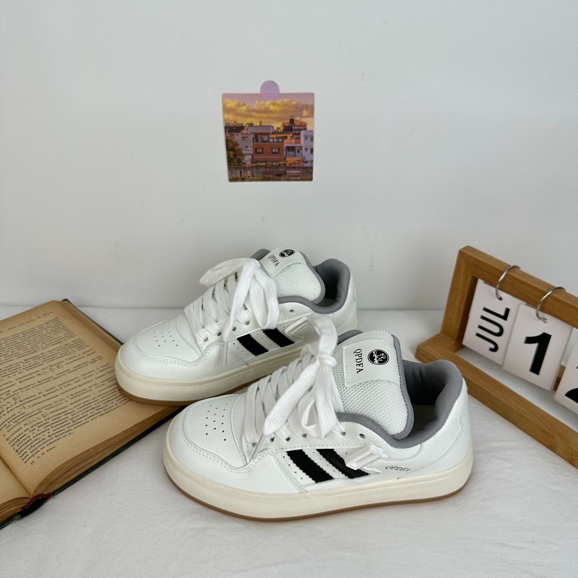 Yuanbo 2024 otoño zapatos de tabla de corte bajo para estudiantes versión coreana de todo fósforo nicho zapatos blancos de moda para mujer image 4