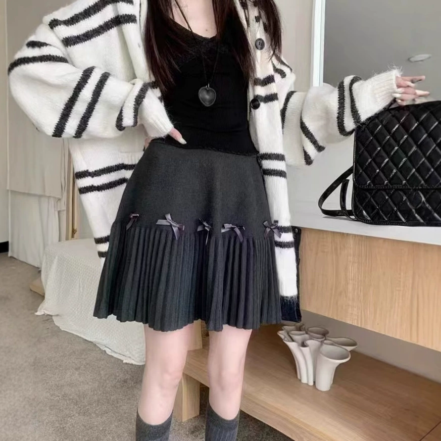 Корейская трикотажная короткая юбка женская осень-зима 2024 новая высокая талия маленькая юбка бант плиссированная юбка