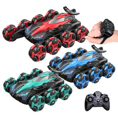 八輪六輪スイングアームドリフト特技リモコン車2.4g電動音楽スプレーが転がるオフロード車のおもちゃ