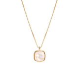 Небольшое дизайнерское ожерелье, брендовая цепочка до ключиц, изысканный маленький аксессуар, легкий роскошный стиль, тренд сезона