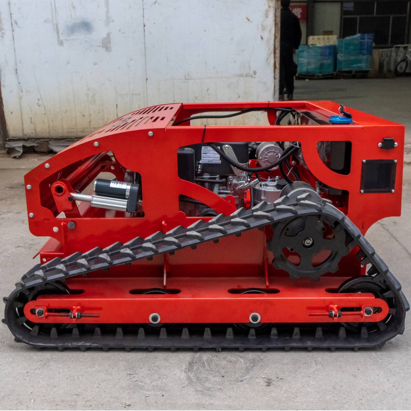 履带式遥控割草机 HT850农业四冲程除草机 草坪修剪自走式剪草机