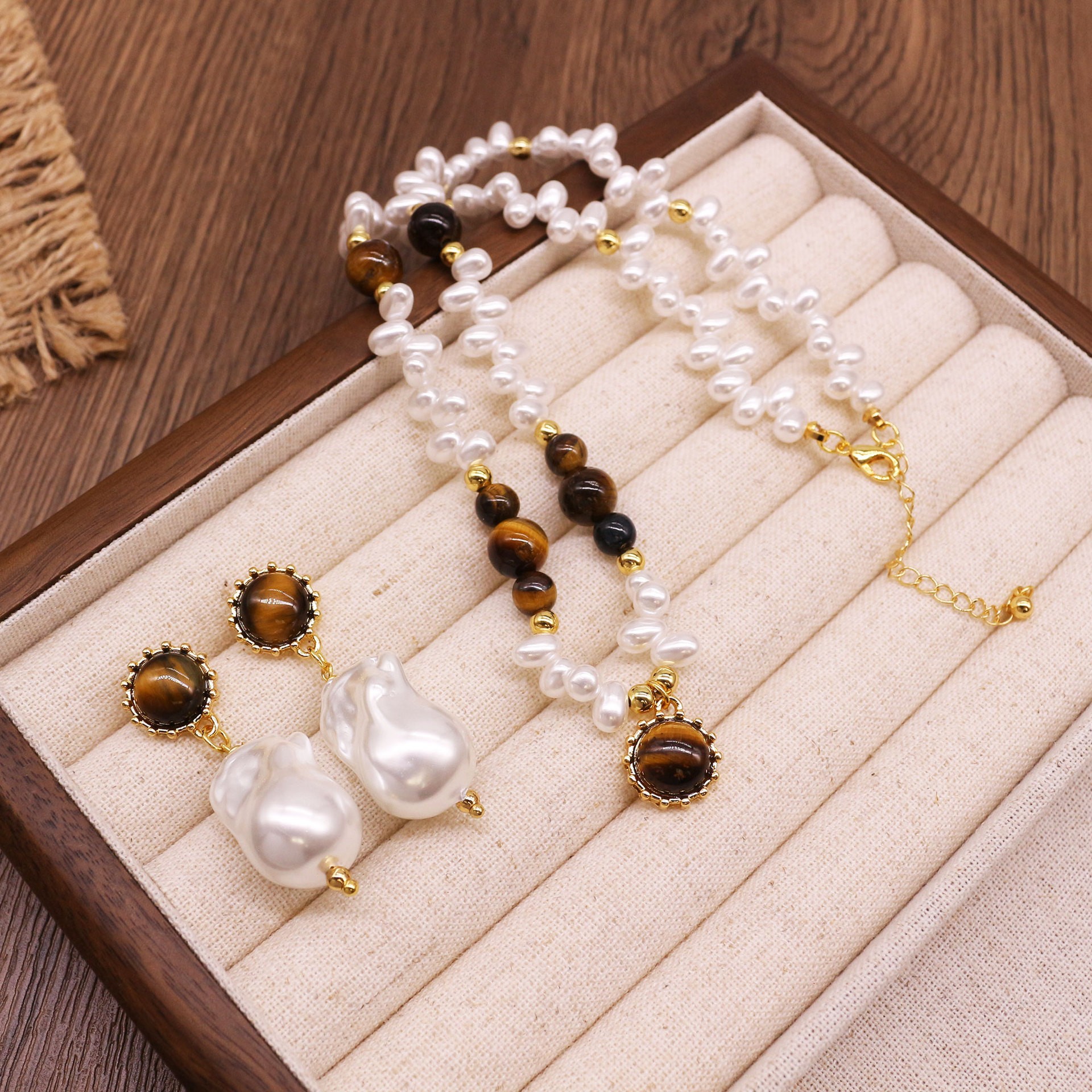 Cross-Border European and American Light Luxury High-End Earrings, Fashionable and Versatile Beaded Necklace Set, Pearl Jewelry, Women's Earrings