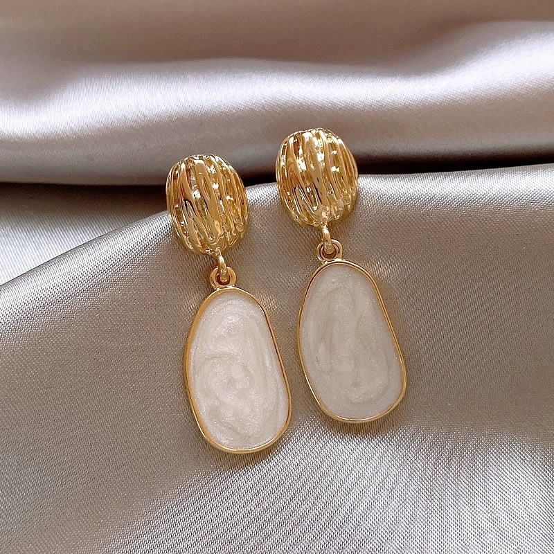 Elegant geometric design fresh fashionable earrings