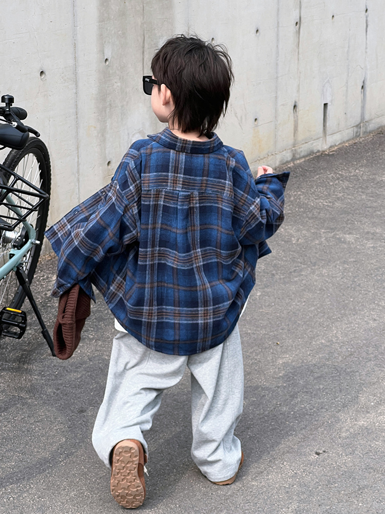 Camisas de mangas largas para niños camisas a cuadros primavera y otoño 2025 nuevo tipo de chaqueta de otoño casual para niños pequeños