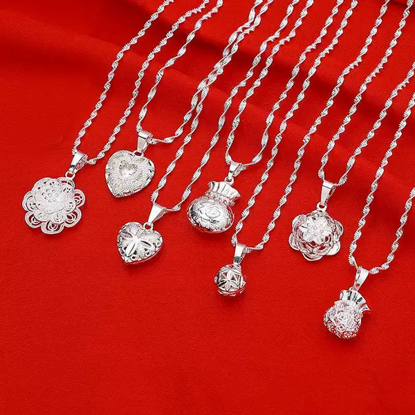 Silver-Plated Clover Pendant Necklace, Cut Out Heart Lady Pendant, Clavicle Chain, Long-Lasting Non-Fading Necklace Supply