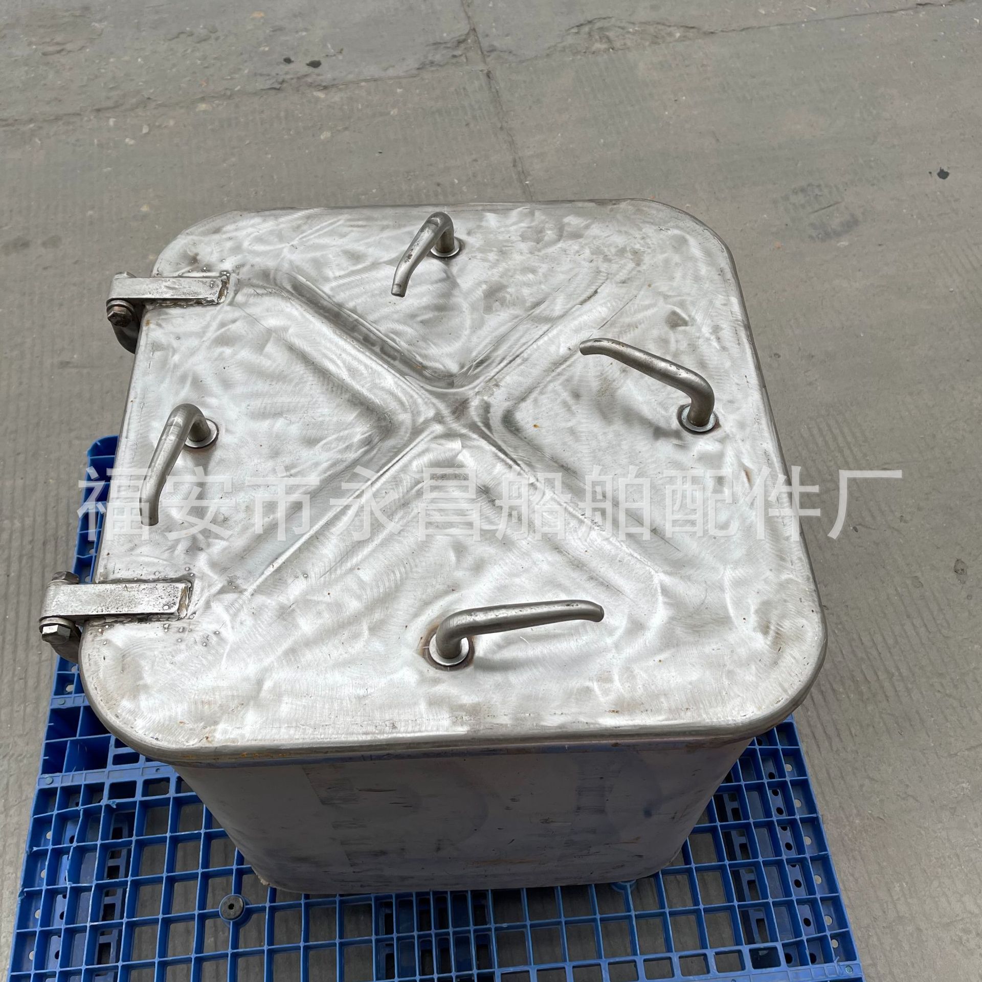 供应船用304不锈钢逃生口舱口船用门船用舱口盖人孔盖舾装件