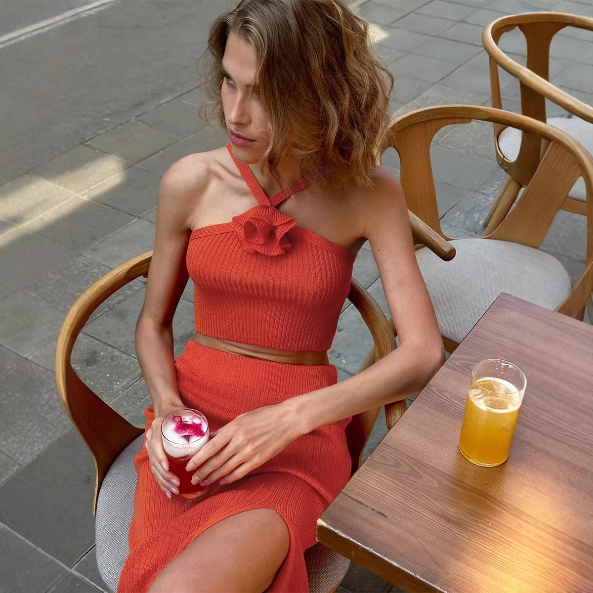 Sommerliches Damenbekleidungs-Set: Handgehäkeltes Neckholder-Trägerkleid + Rock mit Schlitz, gestricktes Hosen-Set für formelle und legere Anlässe_voghion.com