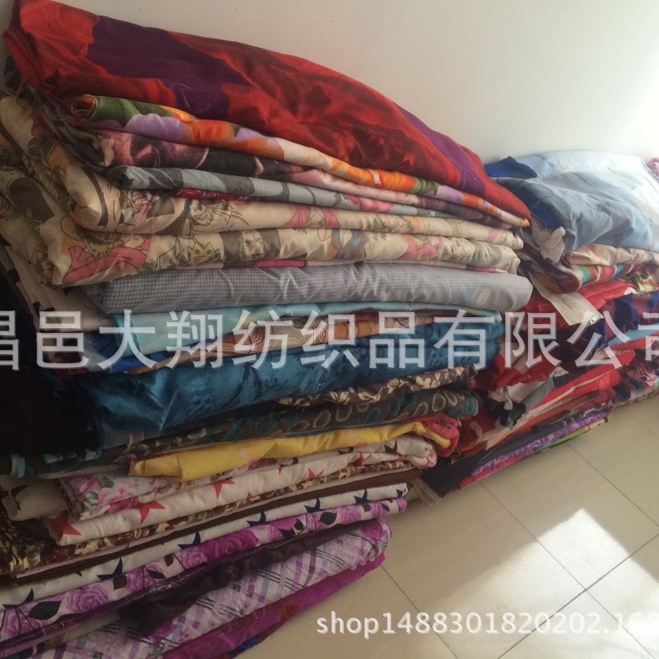 库存处理布 等外品涤磨毛斜纹印花布 地摊布 库存一等品 尾货