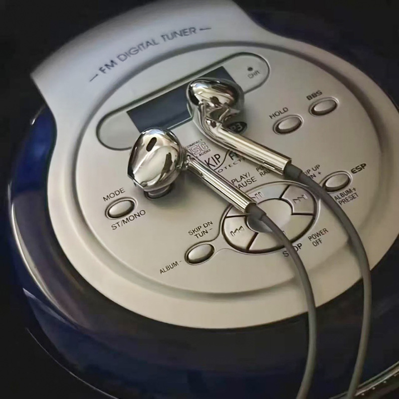 Silver high-end mirror finish lightning wired earphones suitable for Apple, metal texture wired earphones typec