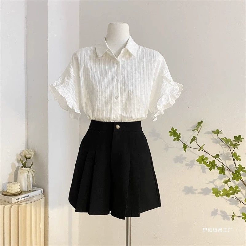 Белая женская рубашка с колокольчатыми рукавами, летний дизайн, нишевый свободный стиль, уменьшающий возраст, женский костюм с короткими рукавами в западном стиле.