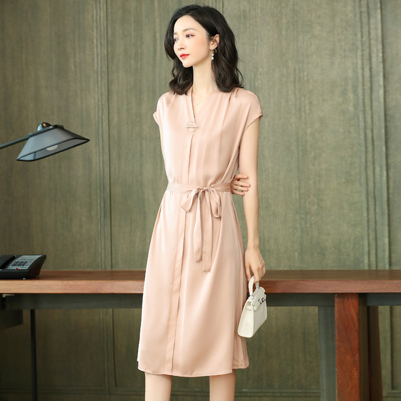 In-Stock French-Style Elegant V-Neck Dress 2026 Summer New Commuter Style Tie-Waist Slimming Mid-Length Dress In-Stock French-Style Elegant V-Neck Dress 2026 Summer New Commuter Style Tie-Waist Slimming Mid-Length Dress