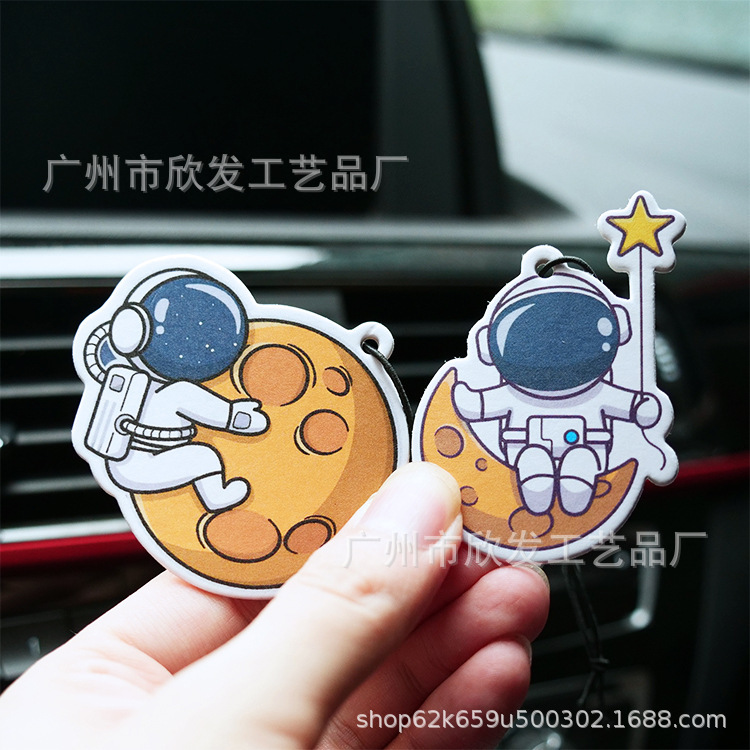 定 制汽车香片车载挂件潮牌香薰车内创意香水片淡香车内除味香片