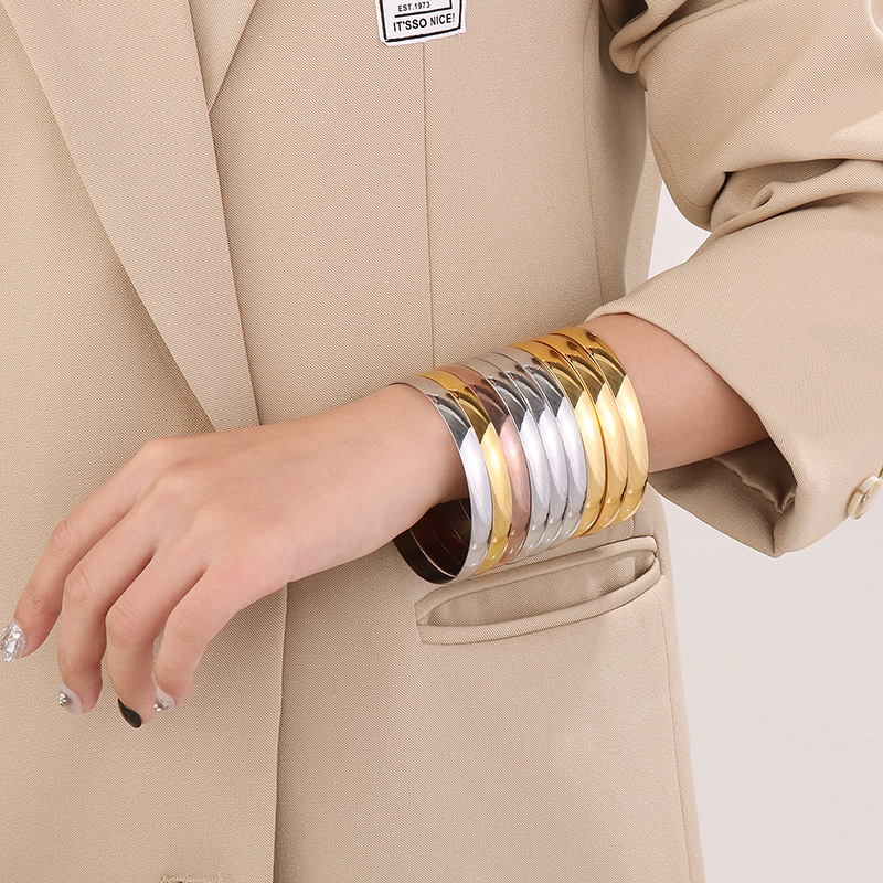 Simple Style, Classic Style Style Ion Plating (IP) 18K Gold Plated Solid Color 304 Stainless Steel Simple Style Classic Style Waterproof Non Tarnish 304 Stainless Steel Bangle
