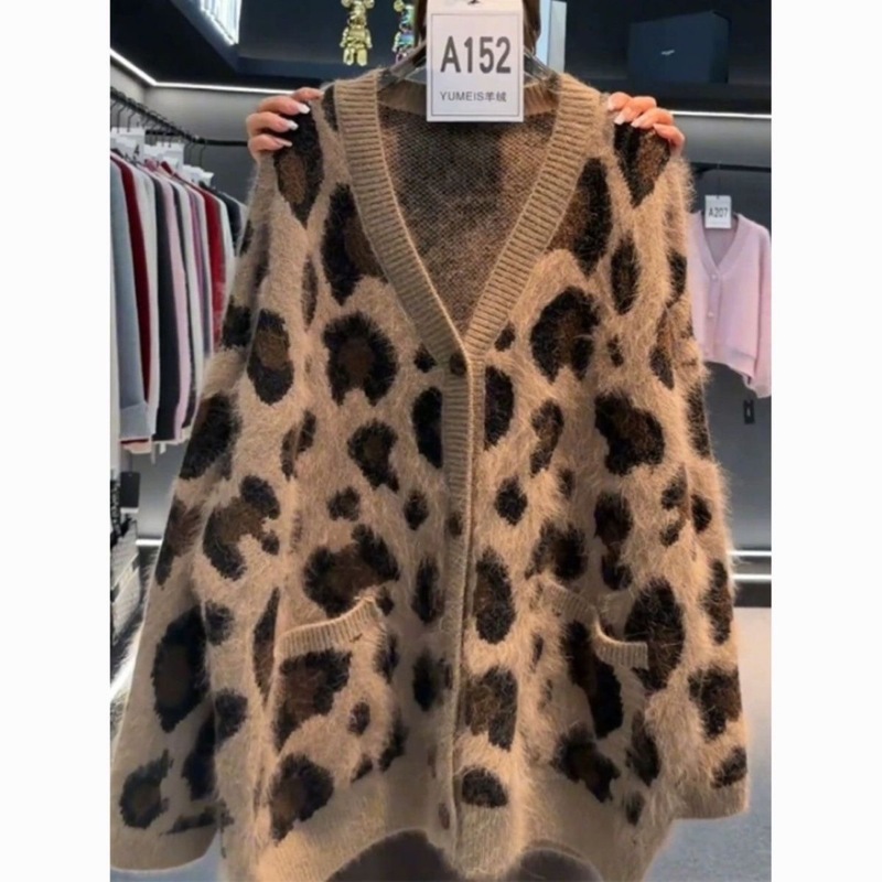 2025 Autumn and Winter Thickeneded Warm Leopard Print Jacket Korean Style Loose Slimming Look New Style Lazy Knitted Cardigan Sweater 2025 Autumn and Winter Thickeneded Warm Leopard Print Jacket Korean Style Loose Slimming Look New Style Lazy Knitted Cardigan Sweater
